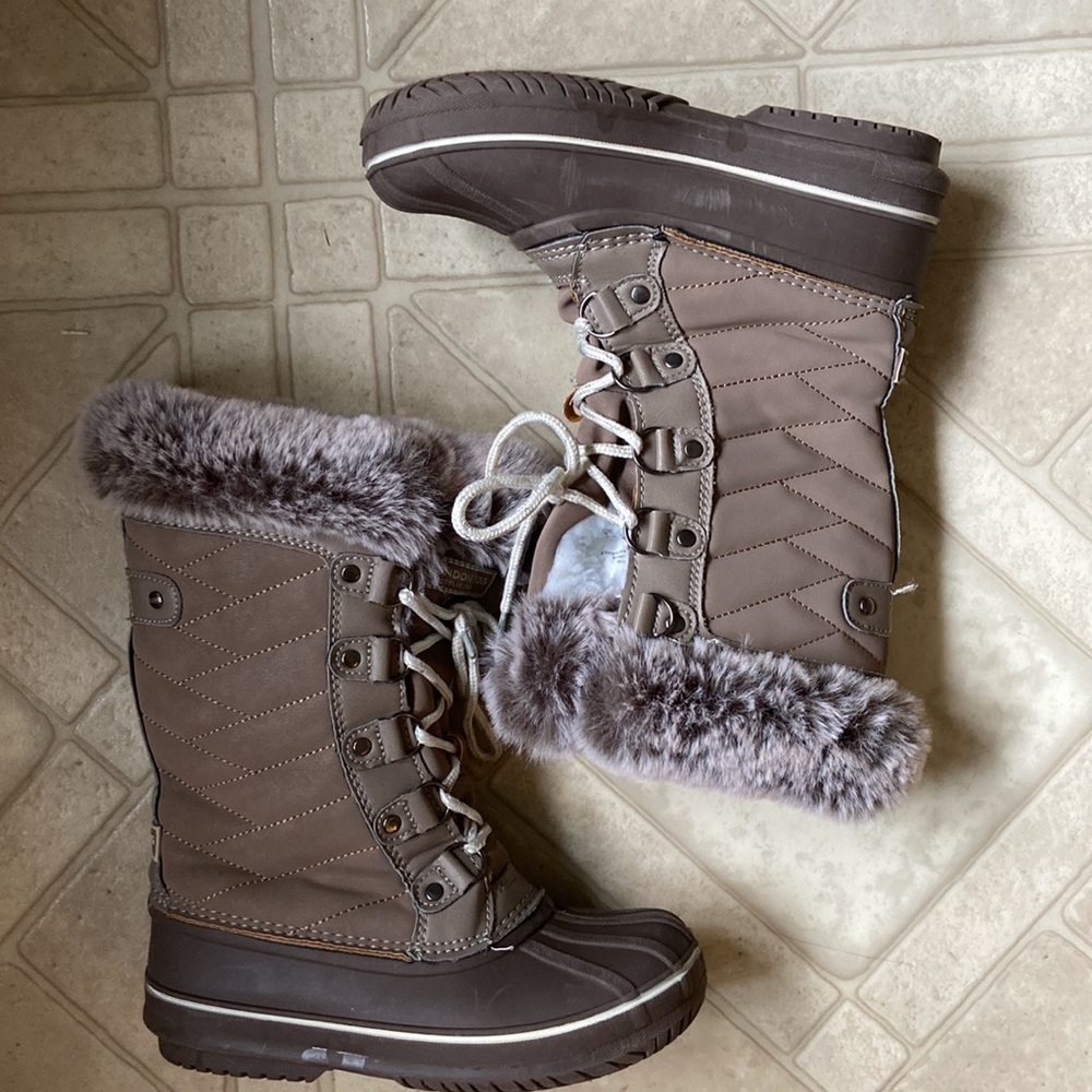 London Fog winter boots size 1